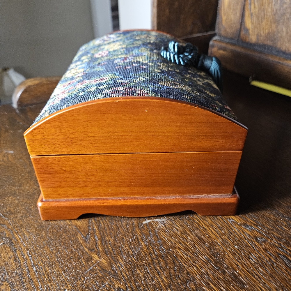 Beautiful Vintage Cross Stitch Floral Wood Tassel Jewlery Box. - Picture 7 of 14